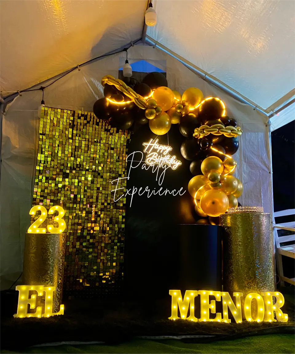 Cumpleaños 23 en negro y dorado